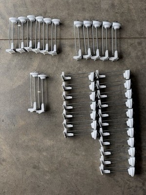 LOT OF 31 INVUE SECURITY LOCKING HOOK PEG WALL SLATS NO KEY