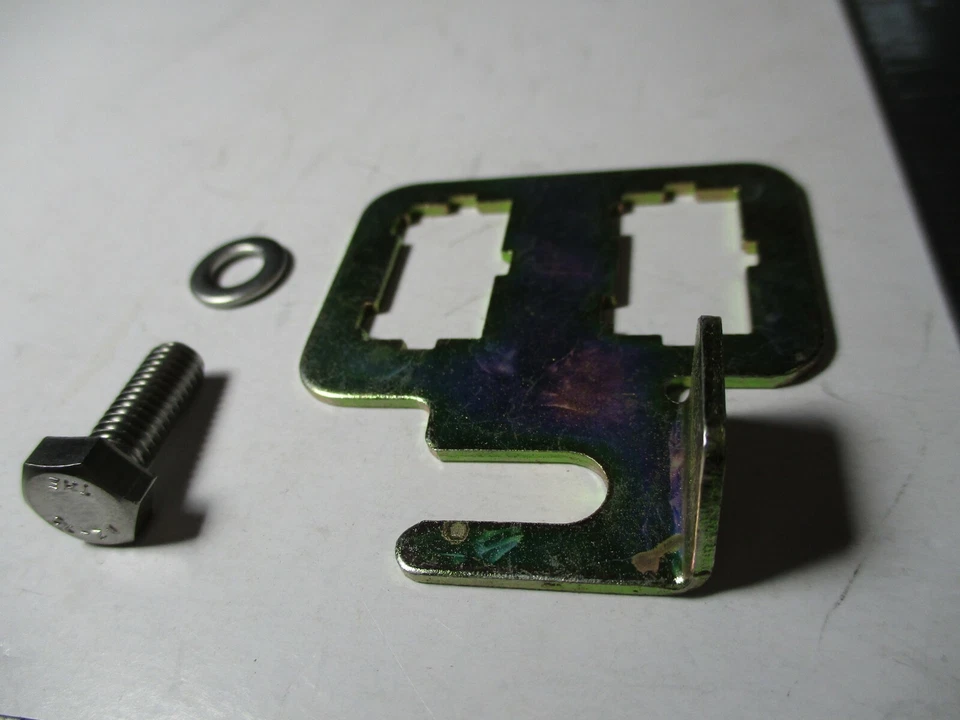 PORSCHE 924S 944 944 TURBO 951 REFERENCE SENSOR CONNECTOR BRACKET NEW GENUINE - Image 3 of 4