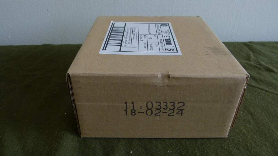 Box of 10 GE 97600 - F18DBX/835/ECO4P Double Biax Compact Fluorescent Lamp - Image 3 of 3