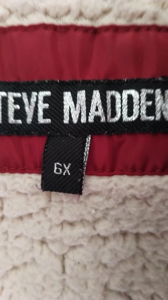 Abrigo Steve Madden para niña, acolchado como con cintura elástica, sherpa como interior Foto 3 de 4