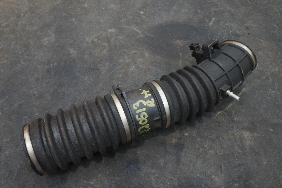 Tubo de conducto del manguito colector de admisión de aire del motor derecho 282233 OEM Ferrari FF 2014 Foto 2 de 3