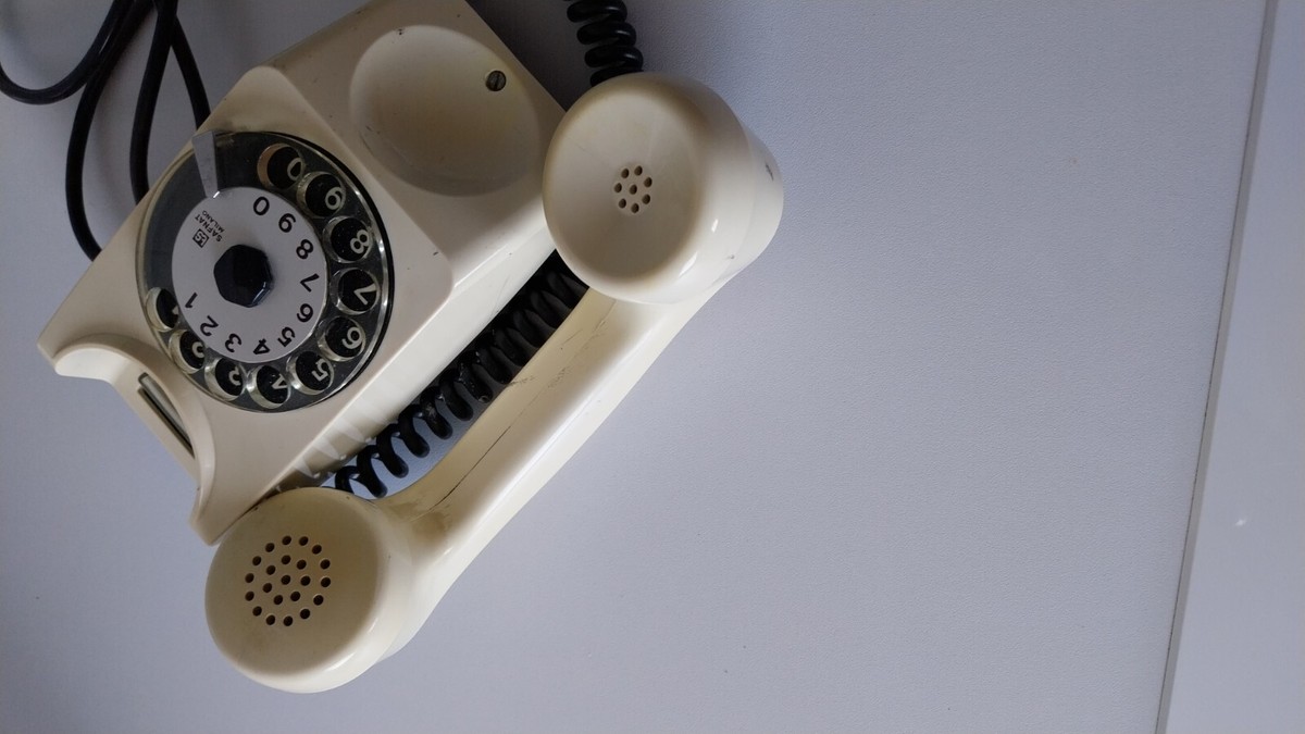 Ancien téléphone bakélite forme crapaud - Le Grenier de Lisette