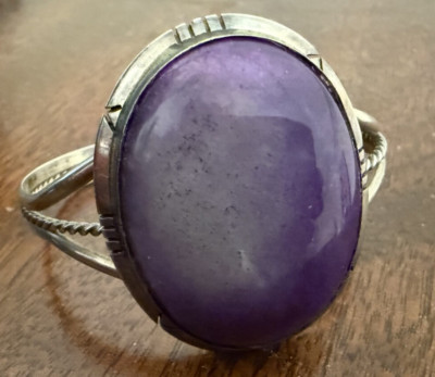 VINTAGE NAVAJO NATIVE AMERICAN SUGILITE OPAL BRACELET BY CHEE