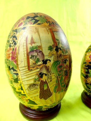 Vintage Chinses Satsuma Egg Hand Painted Porcelain with Wooden Stand Set of 3 - Picture 12 of 12