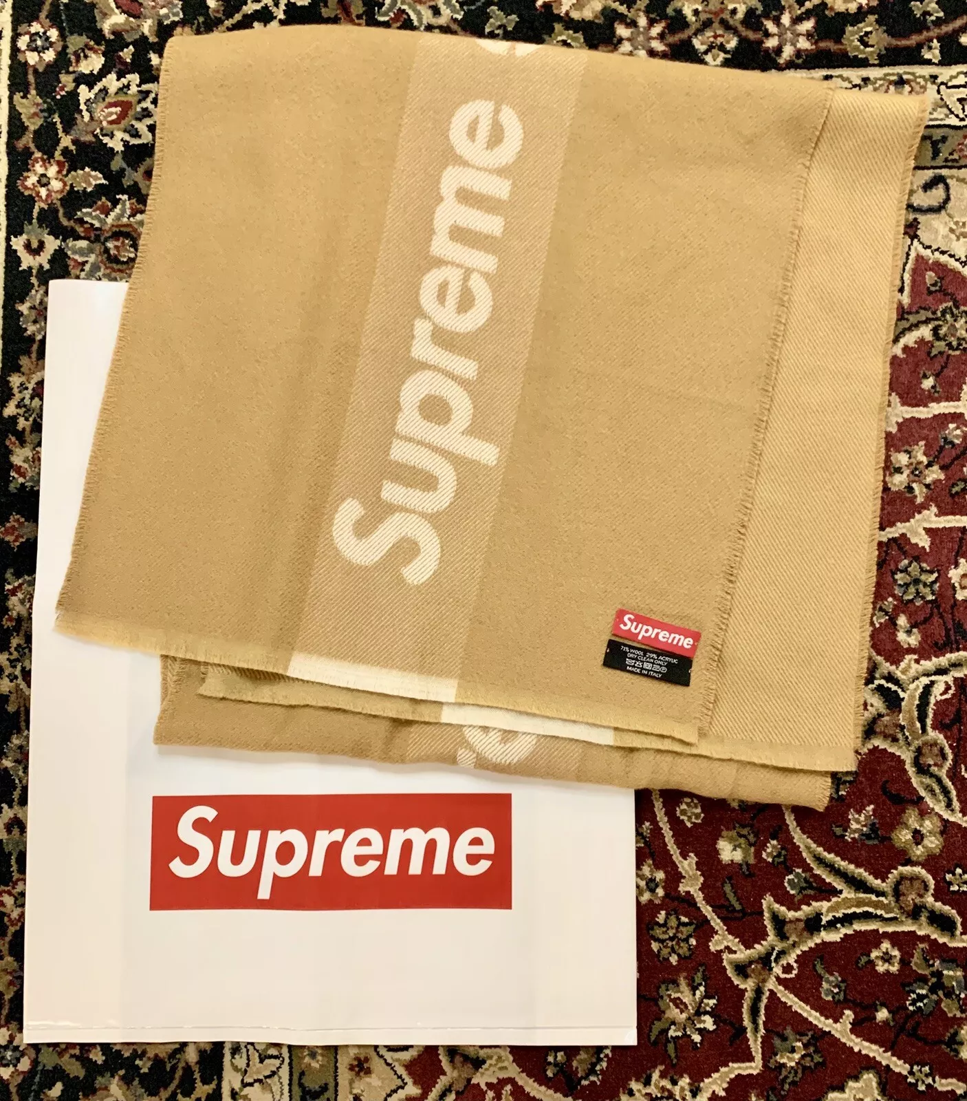 Foulard Supreme Camel Tan répéteur laine tissée fabriqué en Italie neuf