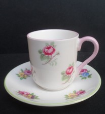 Eine Shelley "Rosebud / Yutoi" Canterbury Miniatur Tasse & Untertasse. um 1950
