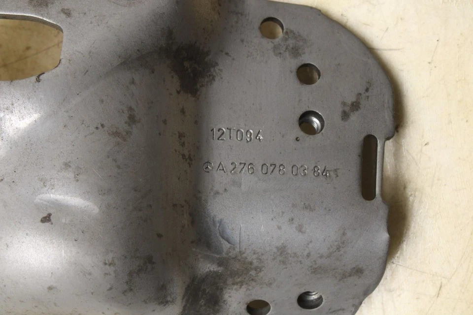 Cubierta protectora de bomba de combustible de alta presión Mercedes-Benz E350 Sport 4Matic 2012-16 Foto 4 de 4