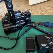 Sony Video8 Handycam CCD-TR65 10x Hi-Fi Stereo Color Viewfinder Bundle