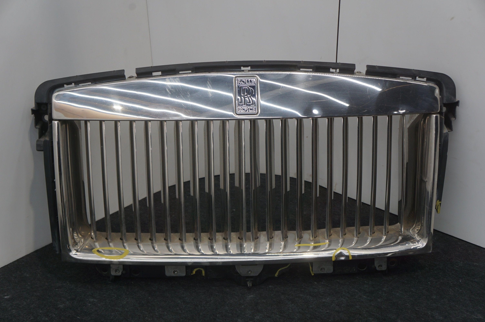 Front Bumper Center Grille 51117234938 Rolls Royce Ghost Series I 2009-14 *Note*