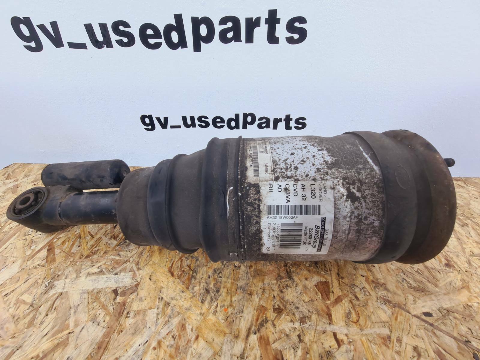 GENUINE LAND/RANGE ROVER SPORT 2005-2012 REAR RIGHT SHOCK ABSORBER  