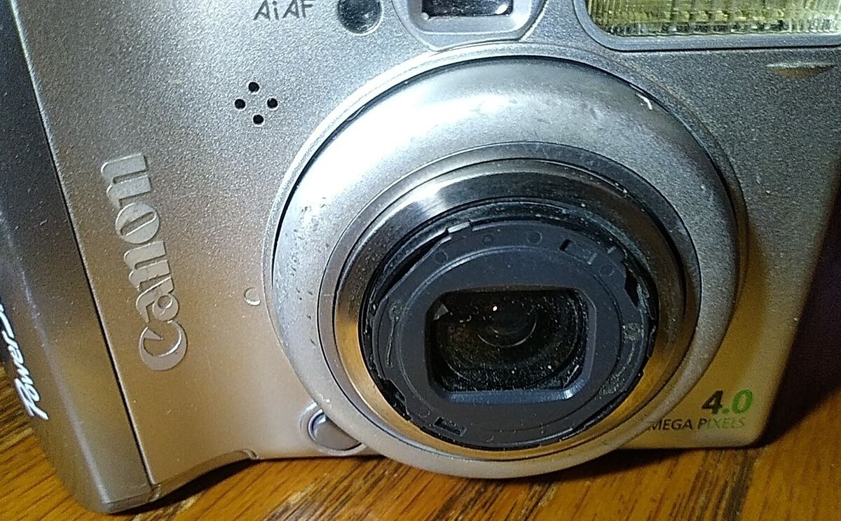 Canon PowerShot A520 4.0MP Digital Camera - Silver Turns On Canon PowerShot A520 4.0MP Digital Camera - Silver Turns On