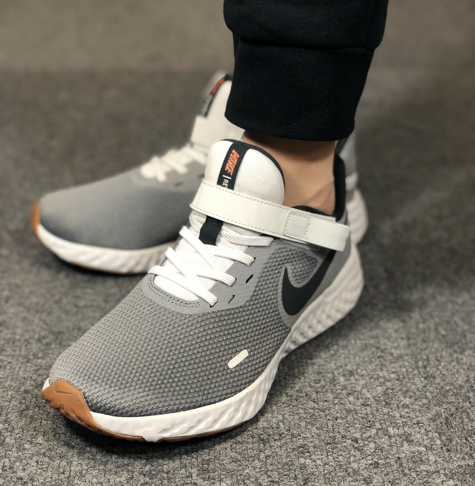 nike revolution fly ease