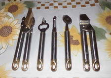 5 tlg Küchenhelfer Set - Knoblauchpresse - Dosenöffner - Schäler - Flaschenöffne