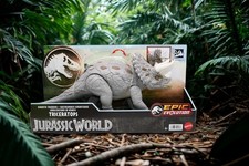 Jurassic World Gigantic Trackers Triceratops Epic Evolution Dinosaur Figure New