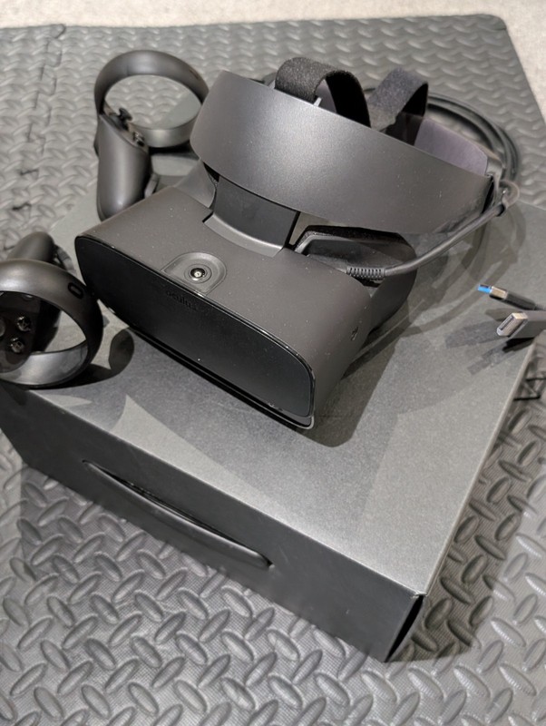 Meta Oculus Rift S VR Headset/ Quest