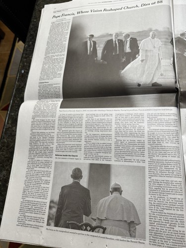 NYTIMES Tod von Papst Franziskus komplette Zeitung 22. April 2025 - Bild 4 von 7