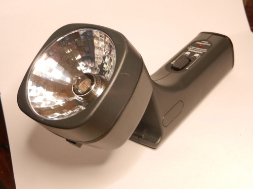 Lloytron ER324 Flashlight w Adjustable Head, Blinking Mode, MAINS + BATT, c9 - Picture 3 of 12