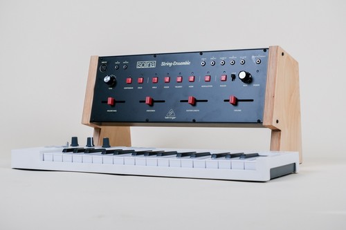 Behringer Synth Stand for Single Module. - Panels, Cheeks, Wood - Picture 6 of 12
