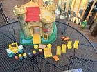 Vintage Fisher Price 1970’s Little People #993 Play Family Castle And People