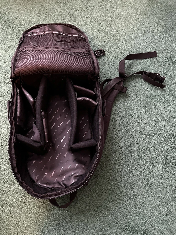 Canon Deluxe Camera Bag Backpack - Image 3 of 3