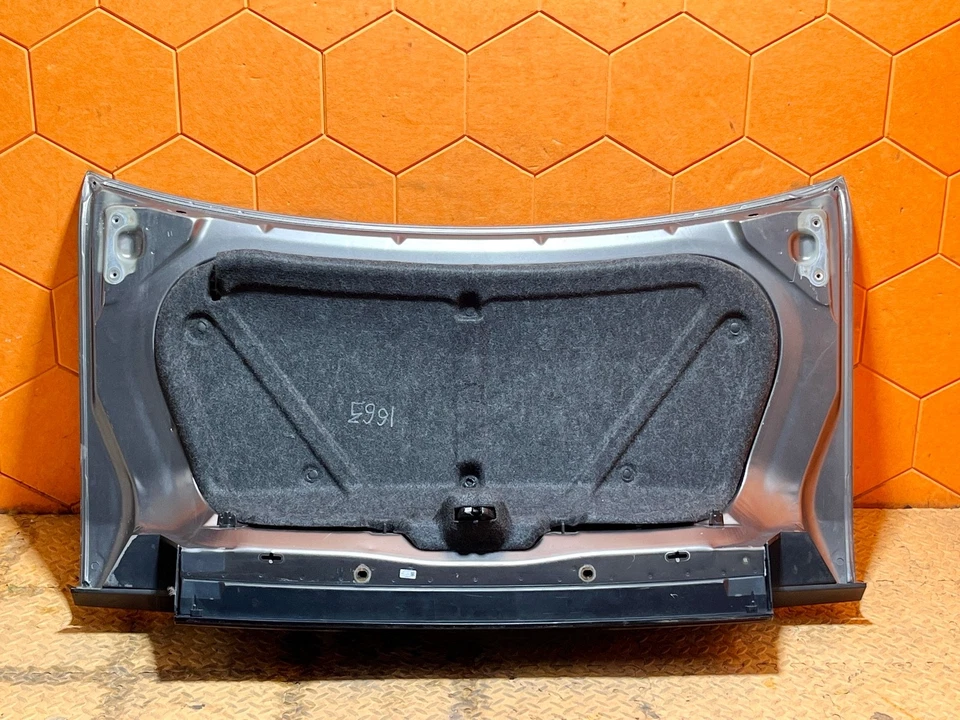 08-23 DODGE CHALLENGE TAMPA TRASEIRA PORTA-MALAS CONCHA PAINEL CAPA PELE CINZA FABRICANTE DE EQUIPAMENTO ORIGINAL - Imagem 2 de 2