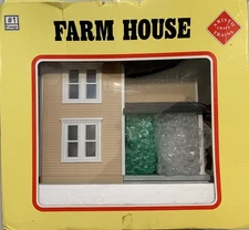 ARISTOCRAFT, G SCALE FARM HOUSE, ART-7203 YELLOW, NEW, IN ORIGINAL BOX & PACKING