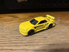 Bella Hot Wheels Nissan Skyline GT-R R32 auto da corsa su strada gialla SPEDIZIONE GRATUITA