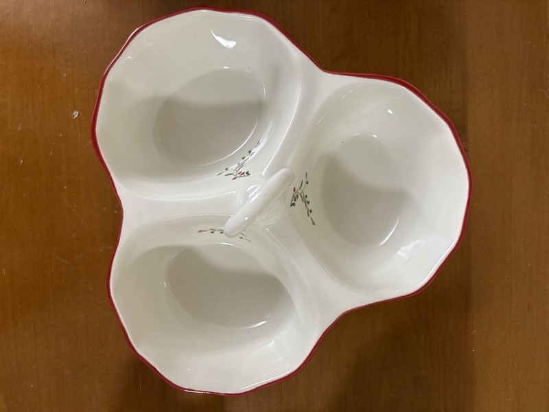 Better Homes & Gardens Heritage 2011 MISTLETOE Christmas Divided Serving Dish