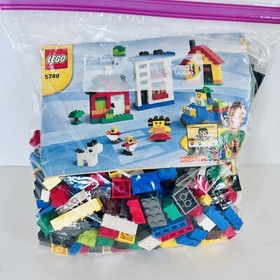 LEGO 5749 - Creative Building Kit 650 Pieces Lego Set