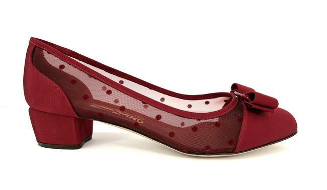 フェラガモパンプス　vara dots Amazon.com | SALVATORE FERRAGAMO Women's Vara Dots | Pumps