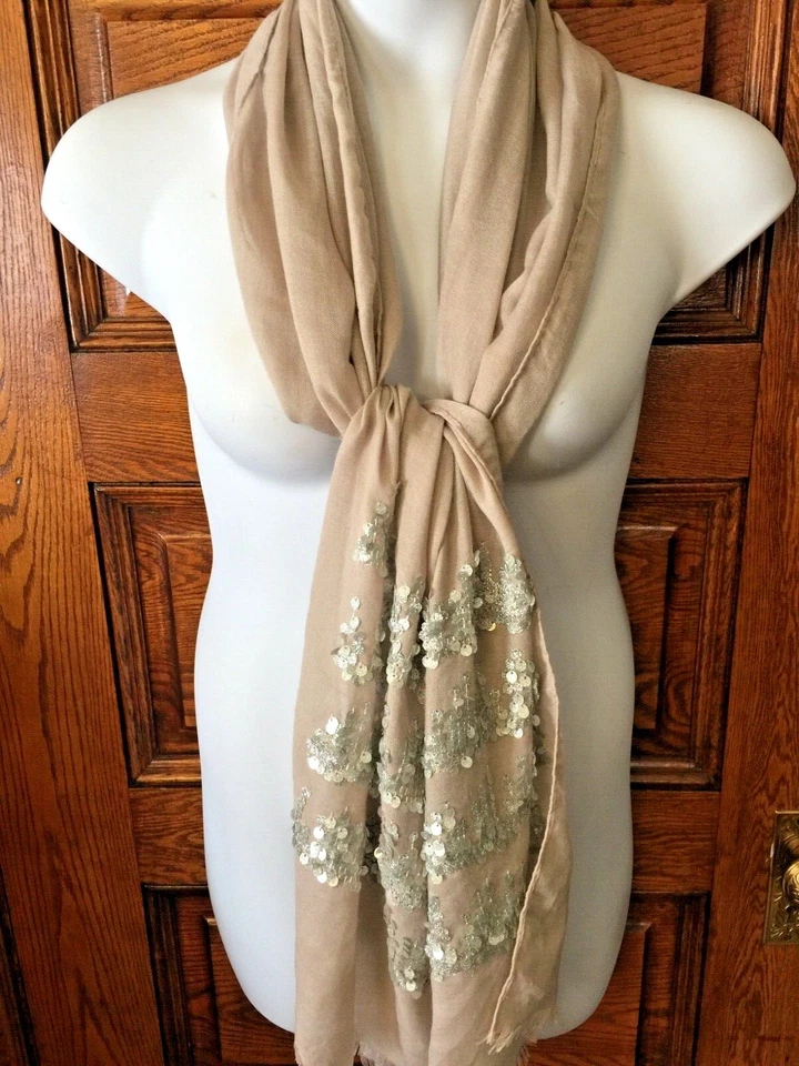 $32 Colección 18 Wolf Taupe Lentejuelas Poli/Rayón Gran Tamaño BUFANDA 26" X 64" Foto 4 de 4