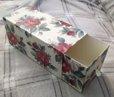 Fünf Cath Kidston Leerkartons - Blumenmuster - ausziehbare Schublade - Karton