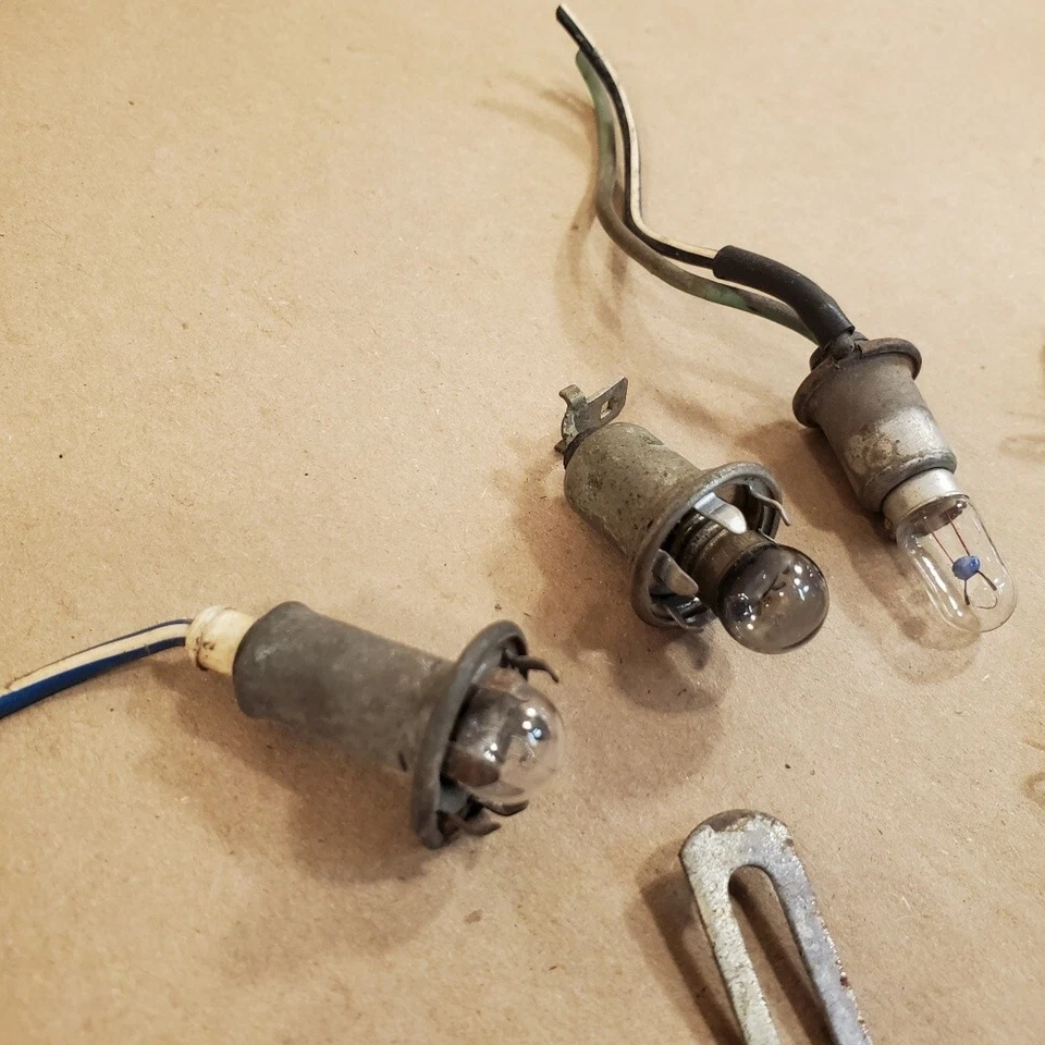 Jaguar XKE E-Type BOMBILLA DE TABLERO CARCASA LÁMPARA DE CABLEADO paquete OEM Foto 4 de 4