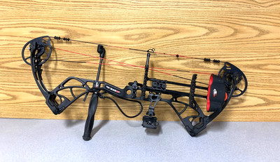 Blackout Pursuit By Bear Archery Bow 26'' Right Hand 70 Lbs - PRE - OWNED
