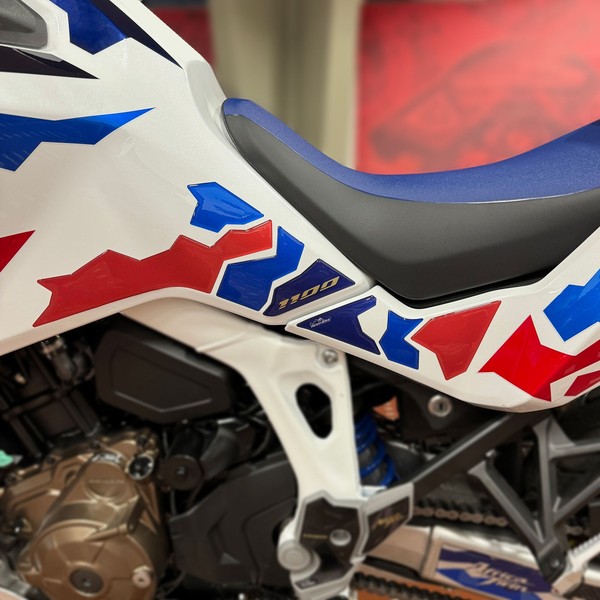Aufkleber 3D Kompatibemit Honda Africa Twin 1100 Adventure 2024-2025 Tank Side-image