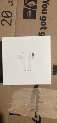 Apple AirPods Wireless Charging Case White Bluetooth In-Ear Earbuds Built-in Mic