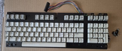 *** Commodore 128, C128 Keyboard with accessories + screws | GENUINE PART ***