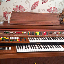 Yamaha Brown Dual-Manual Electric Organ Keyboard Instrument with 44 Keys