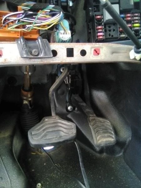 Pedais de freio e gasolina Ford Transit 250 2019 - Imagem 2 de 4