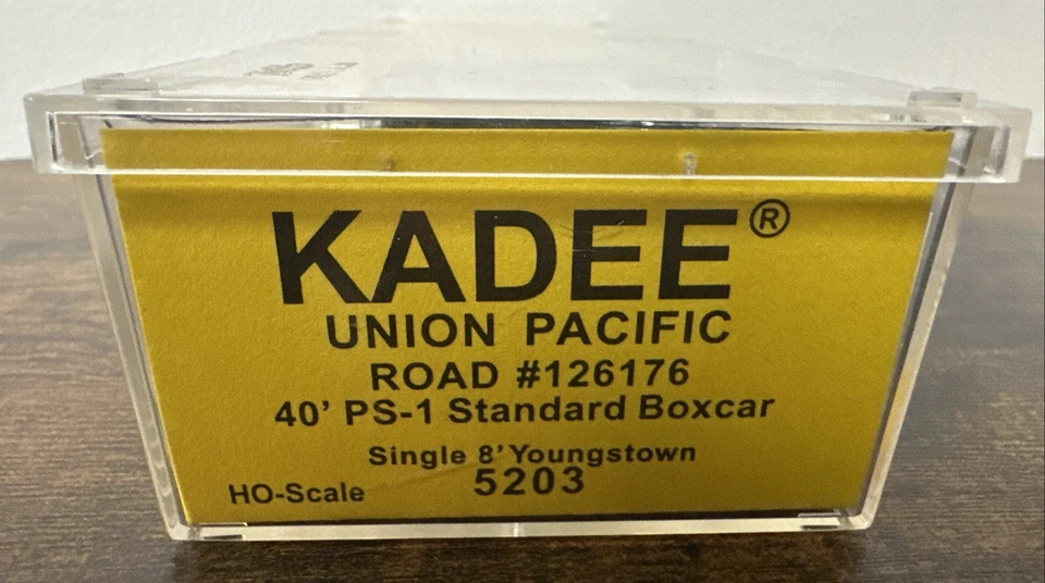 Kadee Cars HO RTR #5203 40’ PS-1 Boxcar - Union Pacific #126176 Pro-Weathered! - Image 2 of 4