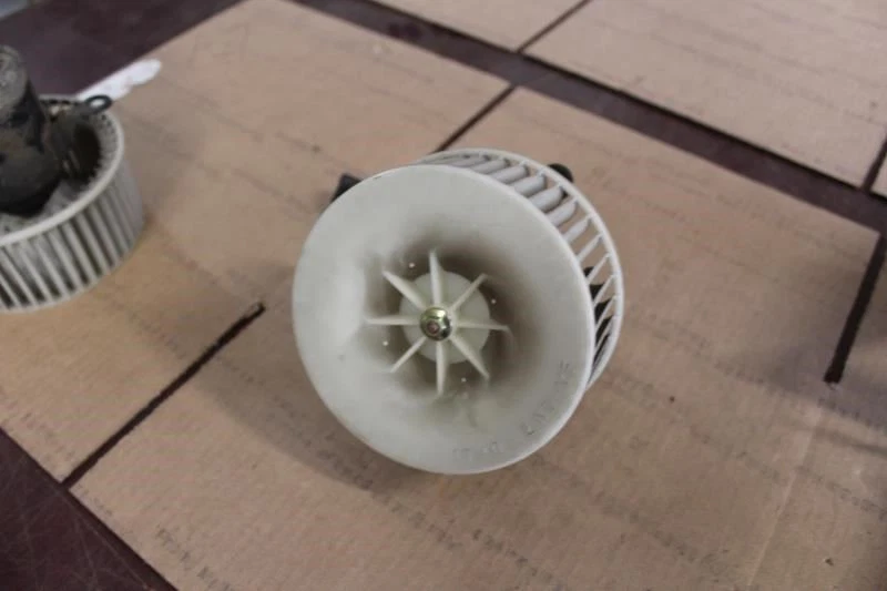 Jaguar XK8 1999 lado izquierdo del conductor calentador ventilador motor Foto 2 de 4