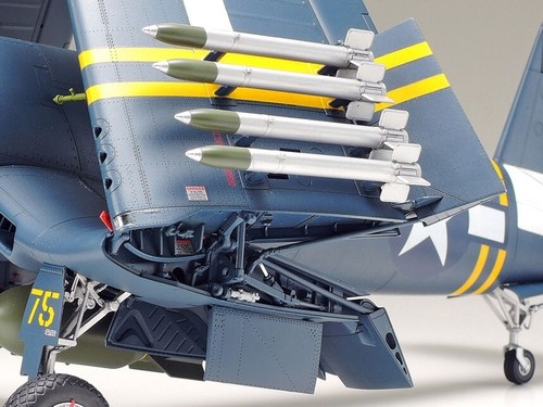 Tamiya 1/32 F4U1D Corsair Fighter TAM60327 - Picture 8 of 8
