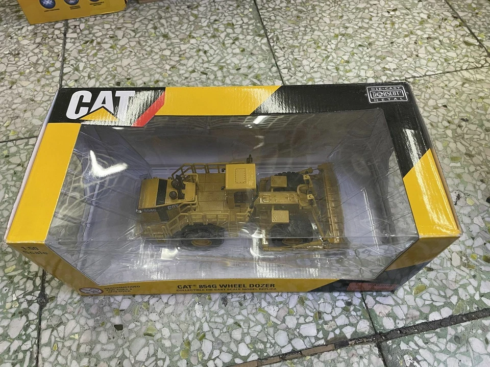 Norscot Caterpillar Cat 854G Wheel Dozer 1/50 Scale DieCast Model 55159 New Box - Image 2 of 4