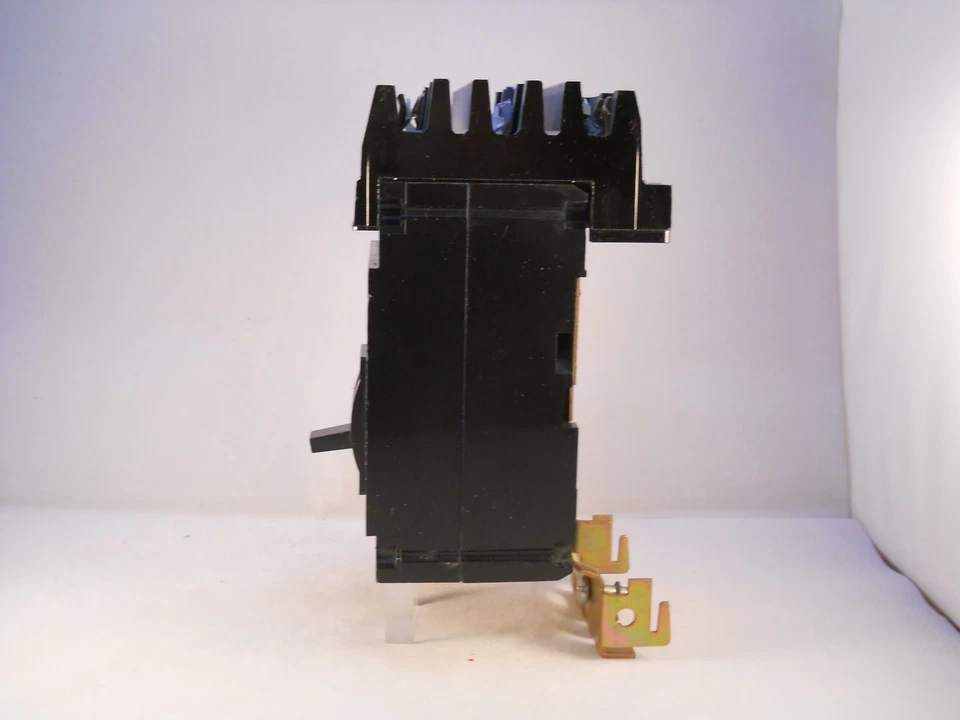 Square D MCCB 20 Amp Triple Pole 3 Phase 20A Series 2 i-Line Breaker SFA3020 - Image 4 of 4