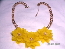 ...CHARMING CHARLIE...Gold Tone, Glass Beads, Yellow Flowers Necklace...