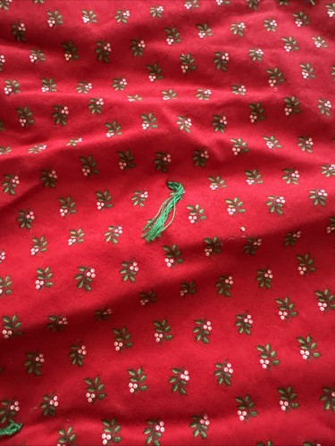 Vintage Patchwork Quilted Christmas Tree Skirt Red and Green Lace Trim 43” - Picture 7 of 7