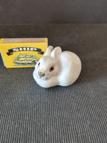 SMALL VINTAGE USSR LOMONOSOV RABBIT FIGURINE/ORNAMENT - Picture 2 of 7