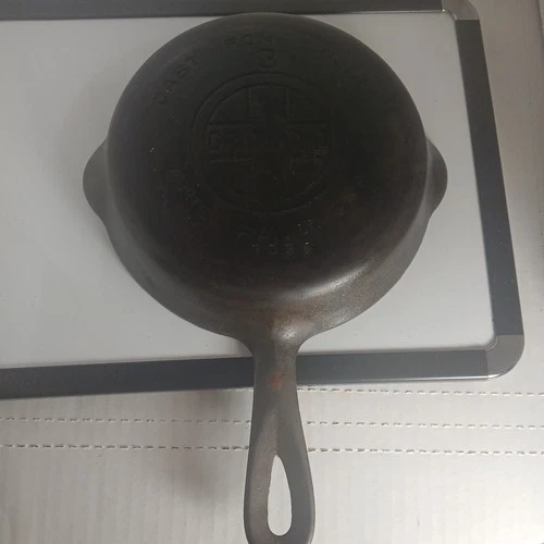 Vintage Griswold No. 3 Cast Iron Skillet 709A Dual Spouts Large Block Logo Pan