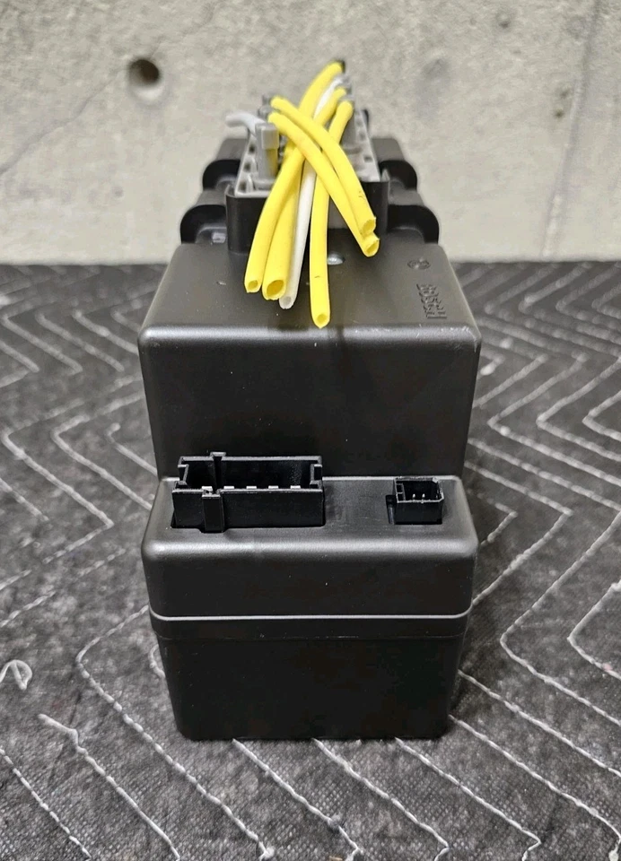 2000-06 Mercedes-Benz S500 W220 Genuine Vacuum Pump - Image 4 of 4