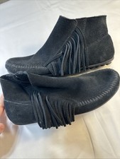 Minnetonka Moccasin Black Suede Leather Fringe Ankle Boot Flat Shoes Size 6.0